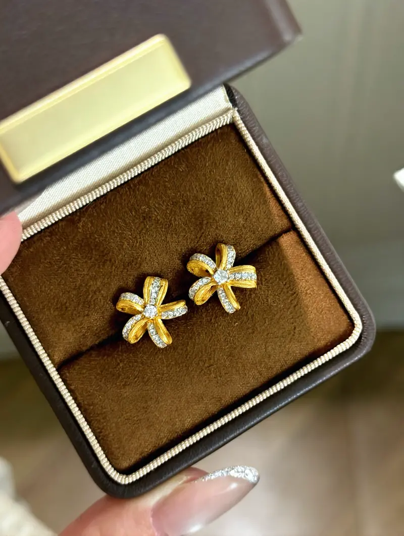 Ag Collective Jewelry – Radiant Bow Blossom Stud Earrings 1