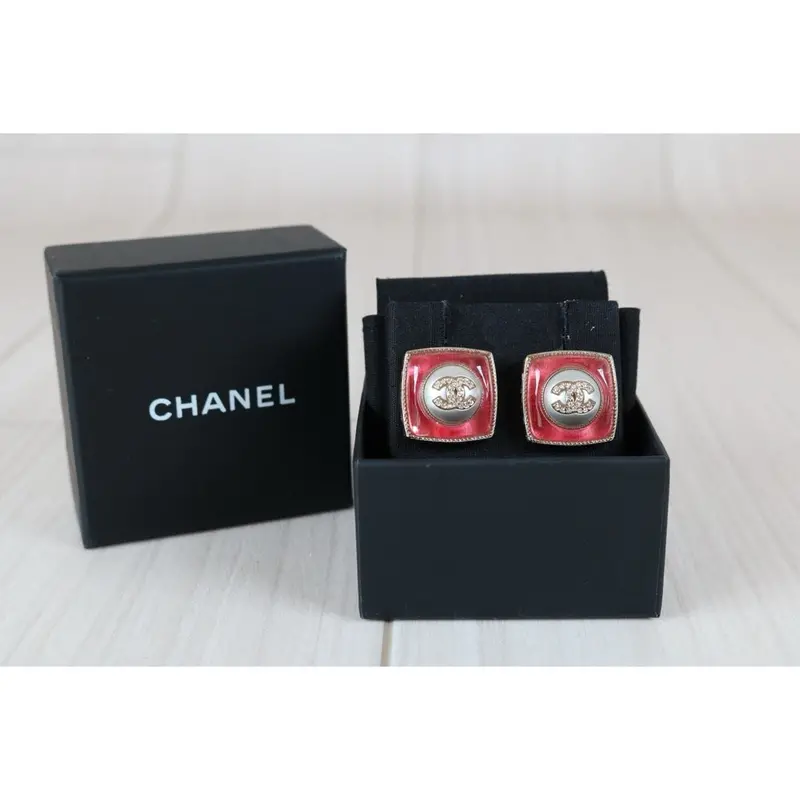 Chanel Q24082901 (Excellent Condition) 1