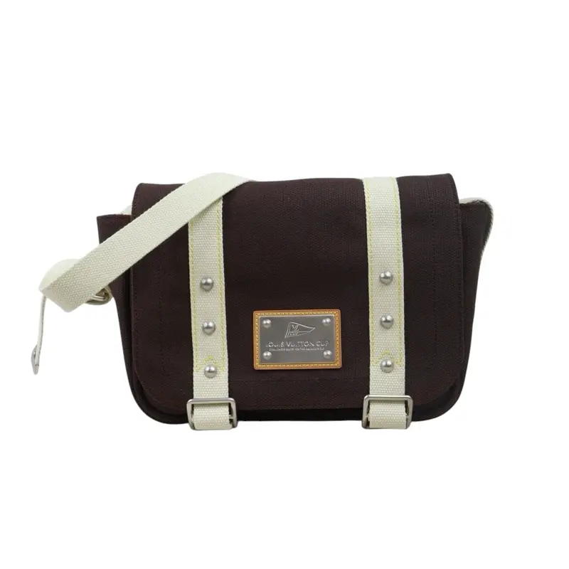 Louis Vuitton Q24110713 (Very Good Condition) 1