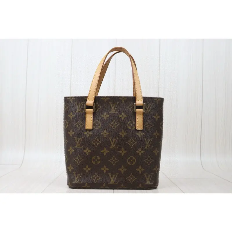 Louis Vuitton V24101733 (Very Good Condition) 2