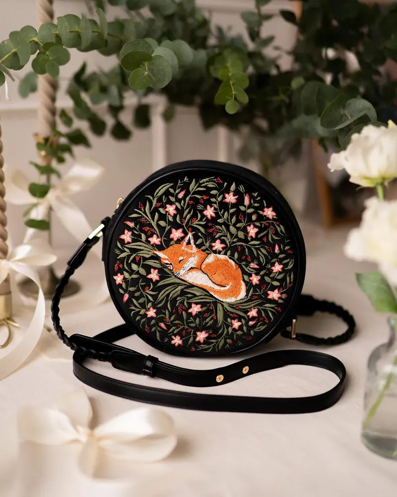 Sleepy Fox Circle Bag 2